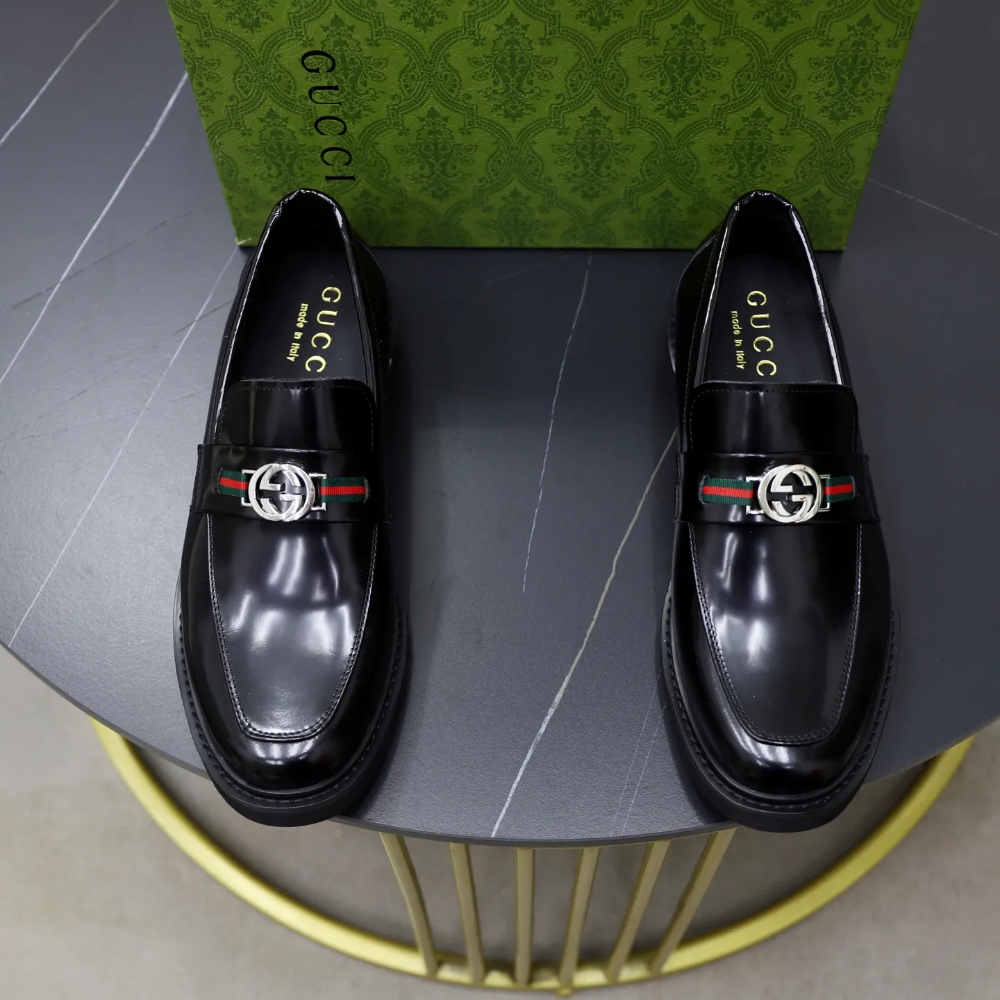 Ex-factory price: 540💰🙅‍♂️🙅‍♂️🙅‍♂️ Brand: GUCCI Standard code: Men's code 38-44 (45 can be customized) Grade: Same style as the official website Original order quality Material: Original cowhide surface Comfortable cowhide lining Original outsole Style category: Men's fashionable casual leather shoes Distinguished big-name luxury elements Top luxury Color: actual picture color